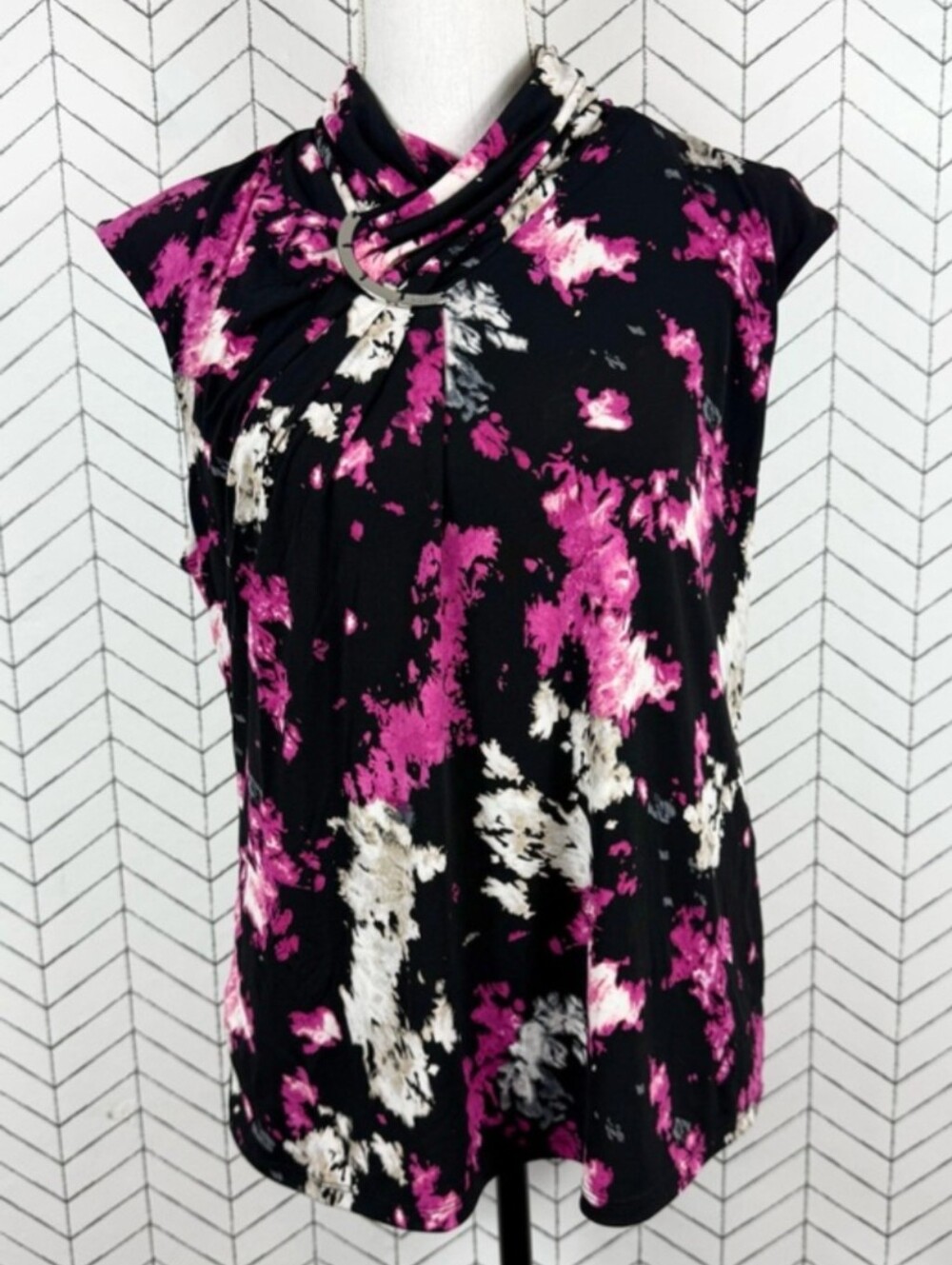 DKNY Sleeveless Mock Neck Bold Print Top in Black and Magenta Size Large